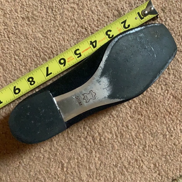 TORY BURCH 5.5 M SILVER LOGO BUCKLE FLATS SHOES - Picture 11 of 16